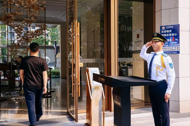 强体魄 优服务 树形象——中铁建物业成都中心开展秩序大练兵