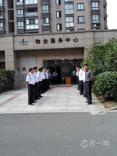 罗曼风情小区换物业遇交接难 新旧物业与业主的“三角困局”
